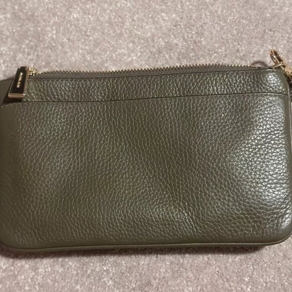 MICHAEL KORS Jet Set Charm Top-Zip Wristlet Light Olive Green - Picture 3 of 6